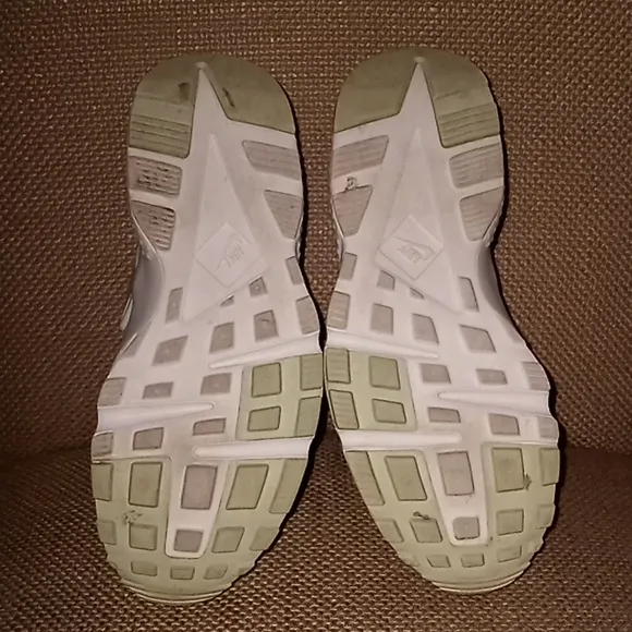 Nike Kids Huarache Sneakers Shoes Size 4Y