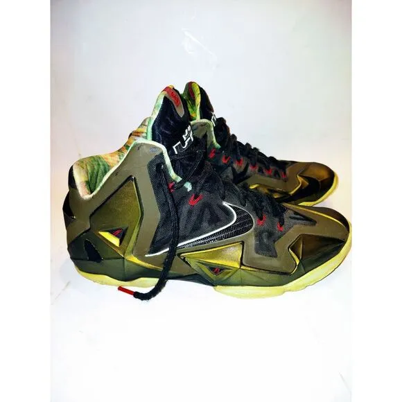 Nike LeBron 11 King's Pride Sneakers Size 12, Basketball, Sportswear, Gold Shoes