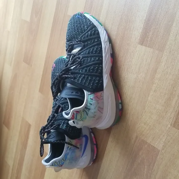 Nike Lebron 18