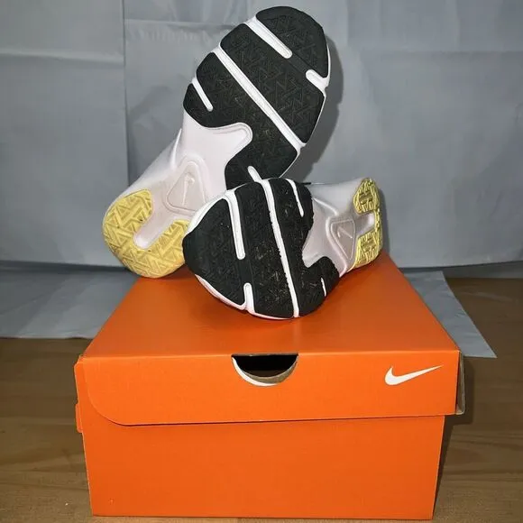 Nike Legend Essential 2 CQ9545-107 Sneakers Women's 6 White Workout Shoes BBS45