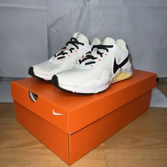 Nike Legend Essential 2 CQ9545-107 Sneakers Women's 6 White Workout Shoes BBS45