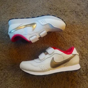Nike MD Valiant (PS) Little Kids' Shoes White Summit Black CN8559-105 BRAND NEW