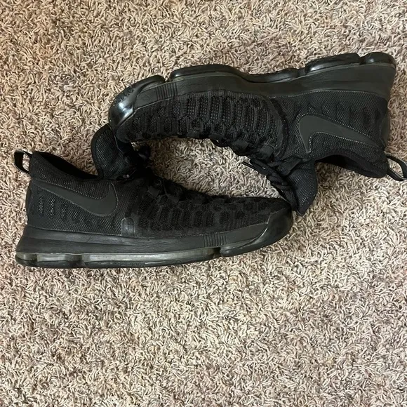 Nike Men’s Black On Black KD9 Tennis Shoes Sz 12 EUC