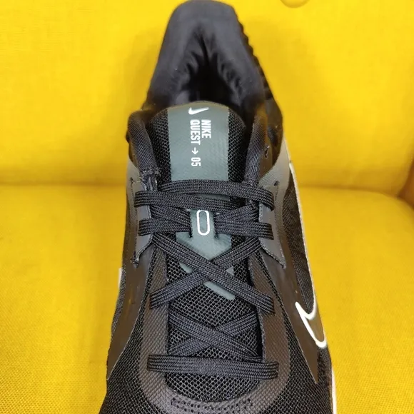 Nike Men's Quest 5 Black White Smoke Grey Running Sneakers Men's Shoes Size 11