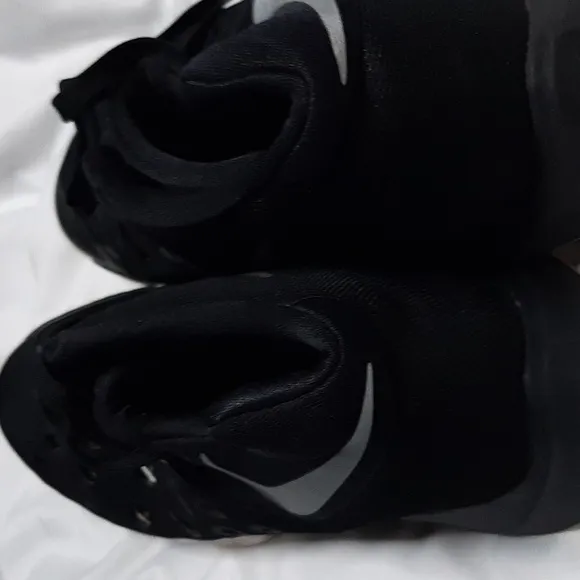 Nike Mens Zoom Hyperquickness Basketball Shoes