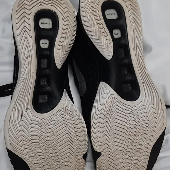 Nike Mens Zoom Hyperquickness Basketball Shoes
