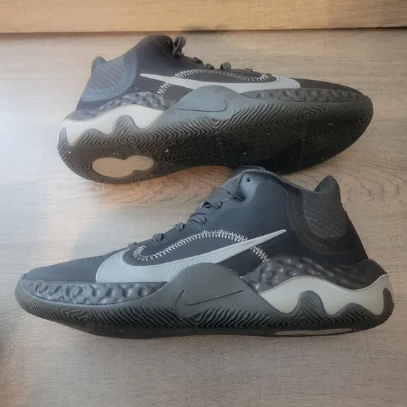 Nike Renew Elevate NBK  Sneakers Size 9‎ Mens Shoes Smoke Gray