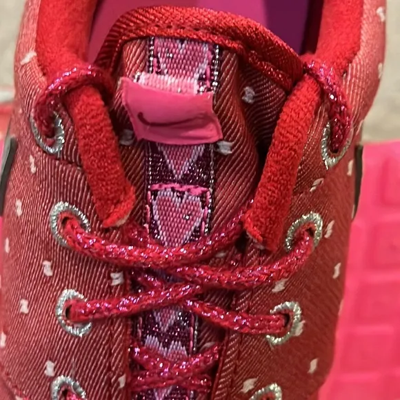 Nike Rosherun Valentines Day Heart shoes sneakers 677784 606 Girls Youth Size 3