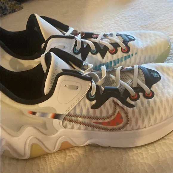 Nike White and Black Basketball Shoes