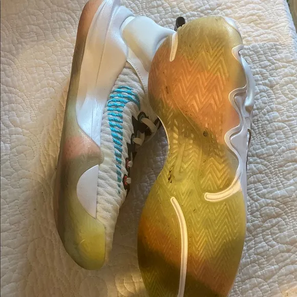 Nike White and Black Basketball Shoes