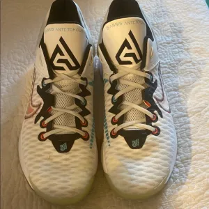 Nike White and Black Basketball Shoes