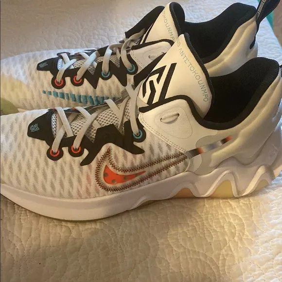 Nike White and Black Basketball Shoes