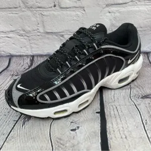 Nike Women's Air Max Tailwind 4 Sneakers Athletic Shoes 9
