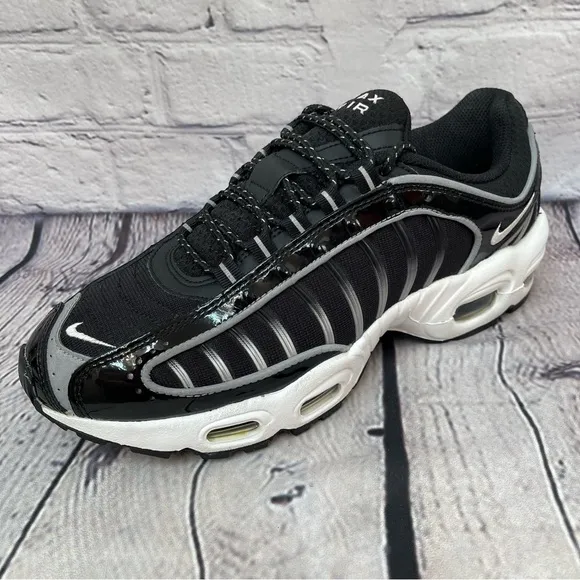 Nike Women's Air Max Tailwind 4 Sneakers Athletic Shoes 9