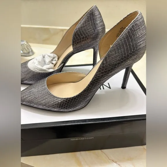 Nine West Silver Pewter Snake Print D'Orsay Chic Dress Heels Shoes Pumps 8 w/Box