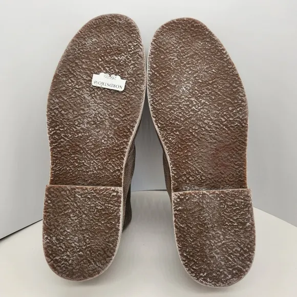 Nordstrom chukka boots men's 9.5M beige cream suede preppy business casual