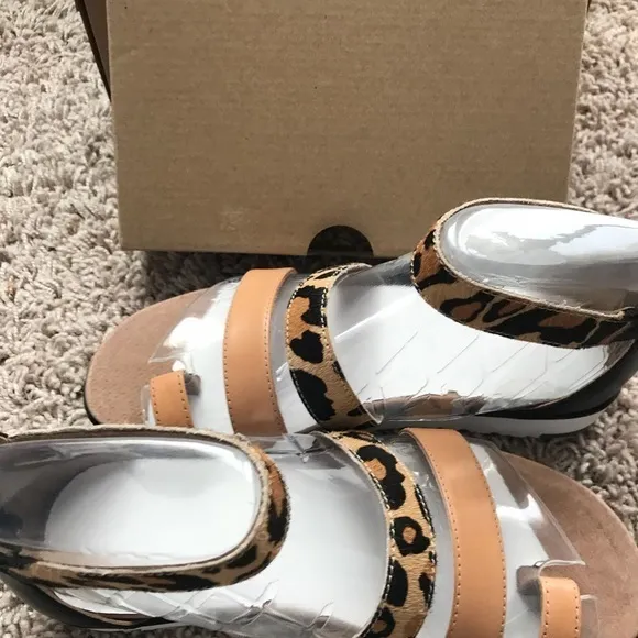 NWB UGG Casual Leopard Sandals 5.5