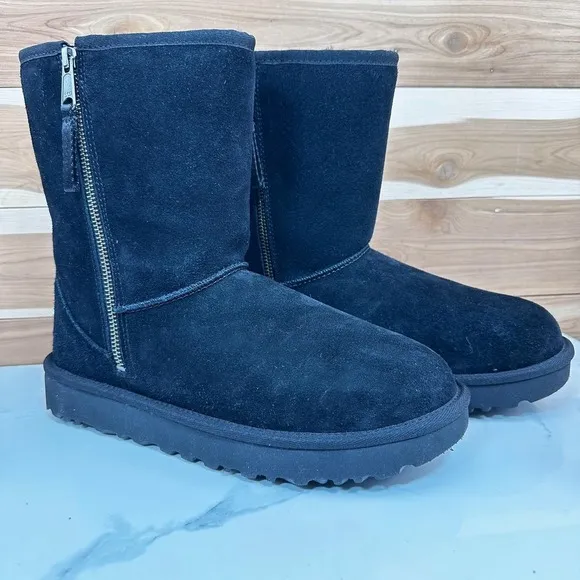 NWB -UGG Women's Classic Short II Suede Boots Side Zip Black size US 9