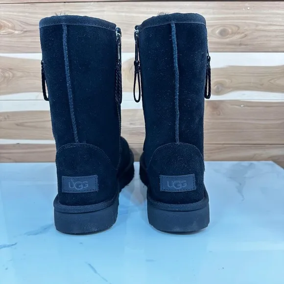 NWB -UGG Women's Classic Short II Suede Boots Side Zip Black size US 9