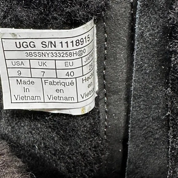NWB -UGG Women's Classic Short II Suede Boots Side Zip Black size US 9