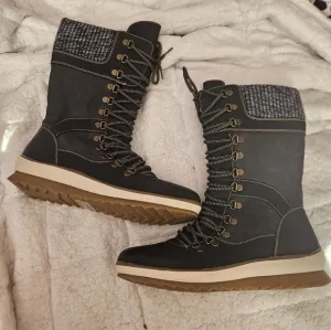 NWOB Extreme By Eddie Marc Women's Navy Blue Winter Boots Size 11