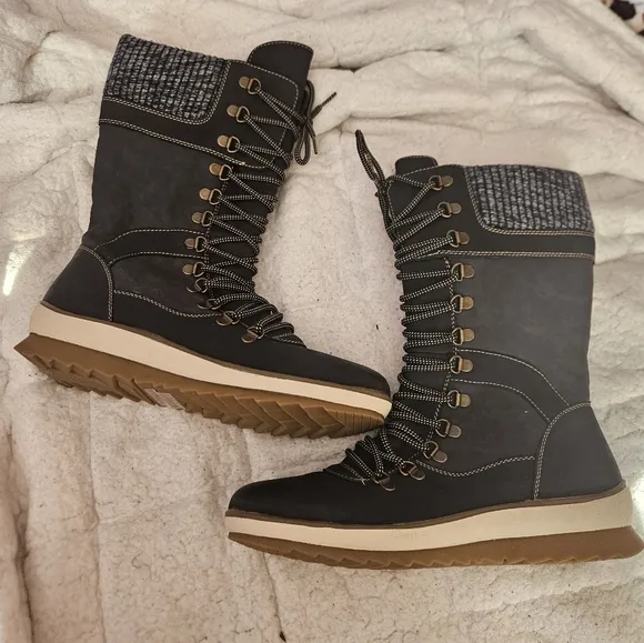 NWOB Extreme By Eddie Marc Women's Navy Blue Winter Boots Size 11