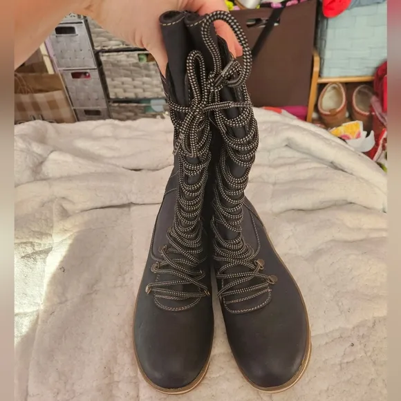 NWOB Extreme By Eddie Marc Women's Navy Blue Winter Boots Size 11