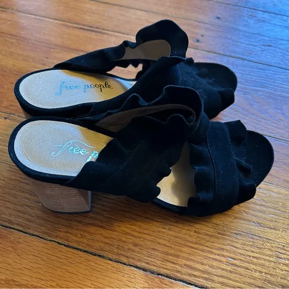 NWOB Free People Rosie Ruffle Heel In Black Suede 37