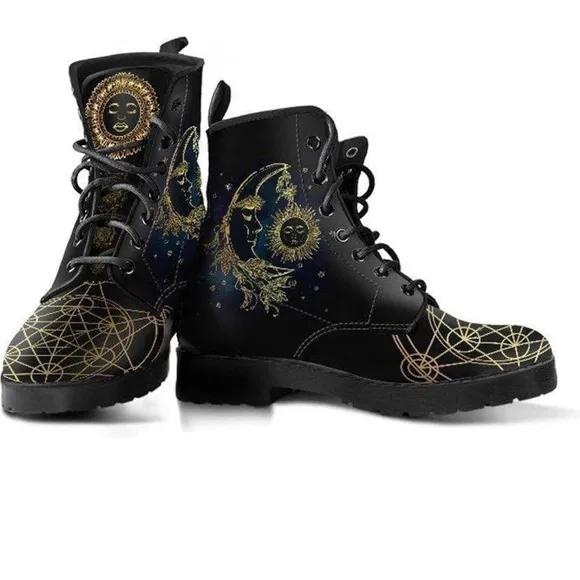 NWOB Manifestie Sacred Geometry Sun &amp; Moon Memory Foam Boots Size 8.5
