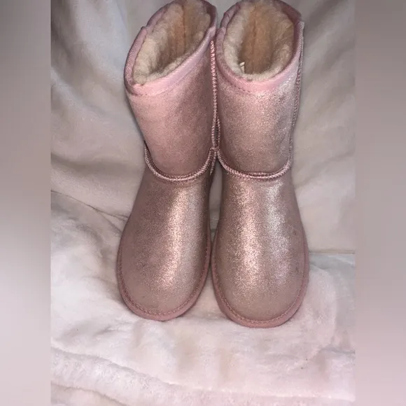 NWOT Bearpaw Shimmer Pink Boots size 5 Youth