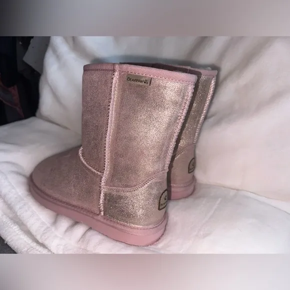 NWOT Bearpaw Shimmer Pink Boots size 5 Youth