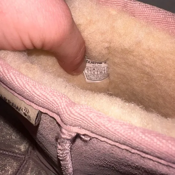 NWOT Bearpaw Shimmer Pink Boots size 5 Youth