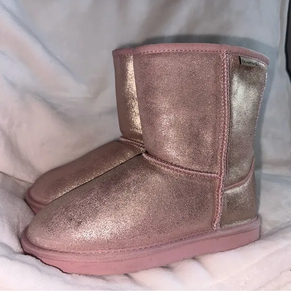 NWOT Bearpaw Shimmer Pink Boots size 5 Youth