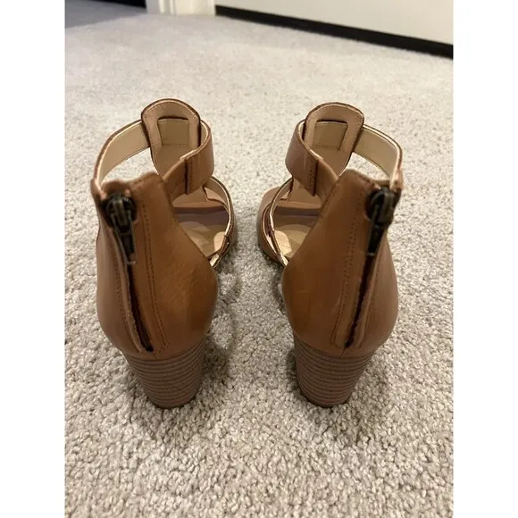 NWOT Clarks Deloria Fae Heeled Sandals Upper Leather Brown Women's US 9