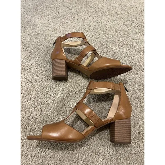 NWOT Clarks Deloria Fae Heeled Sandals Upper Leather Brown Women's US 9