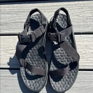 NWOT Danner Men’s Wallowa Nylon Sandal in black. Size 10