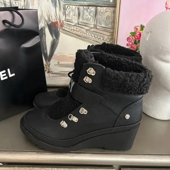 NWOT Juicy Couture Black Wedge Winter Boots J-Hastin Size 11