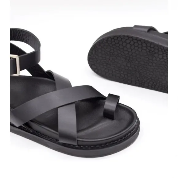 NWOT! LIBERTE BRONTE Genuine Leather Stylish Black Sandals.