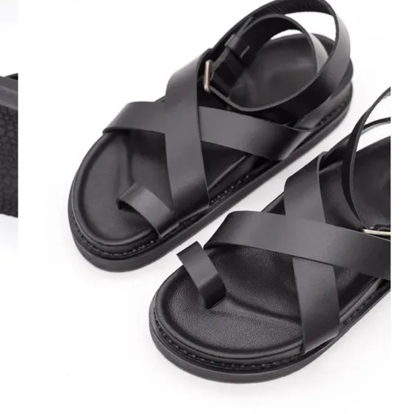 NWOT! LIBERTE BRONTE Genuine Leather Stylish Black Sandals.