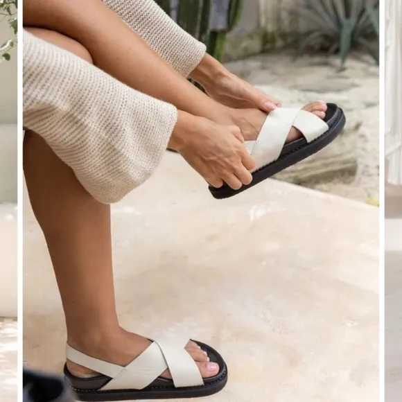 NWOT! LIBERTE CAPRI Ivory/Cream Color Genuine Leather Sandals.