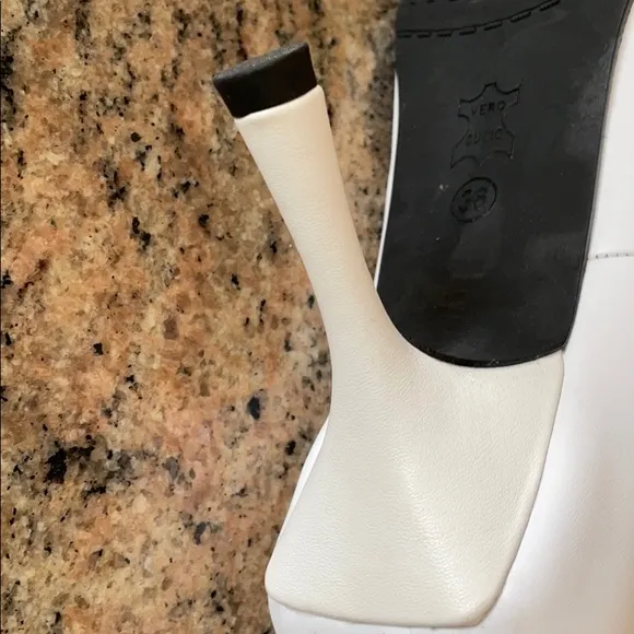 NWOT Pointed Leather Shoes