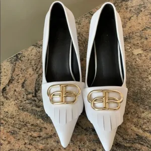NWOT Pointed Leather Shoes