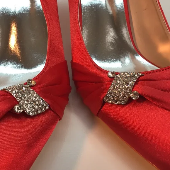 NWOT Red Satin European Shoes with Rhinestone Brooch Size 40 (USA 8.5)