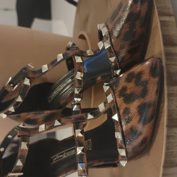 NWOT rockstud heel shoes leopard