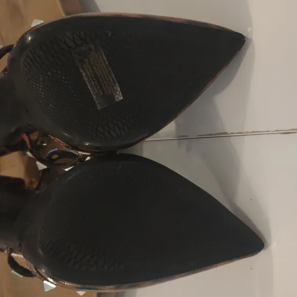 NWOT rockstud heel shoes leopard