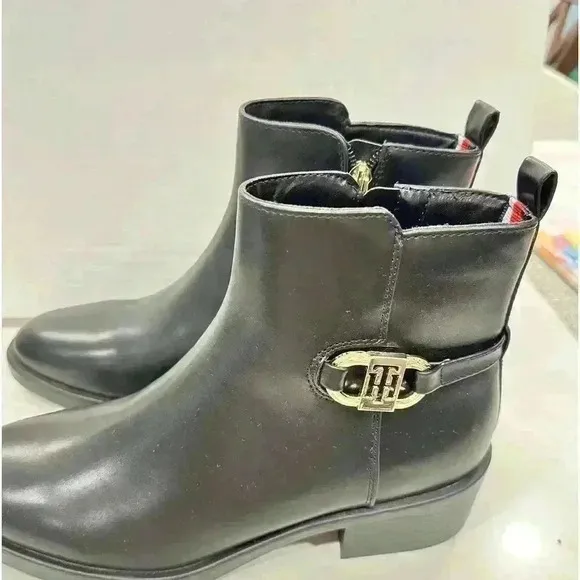 NWOT - Tommy Hilfiger Imiera  Boots (Black) Size 8