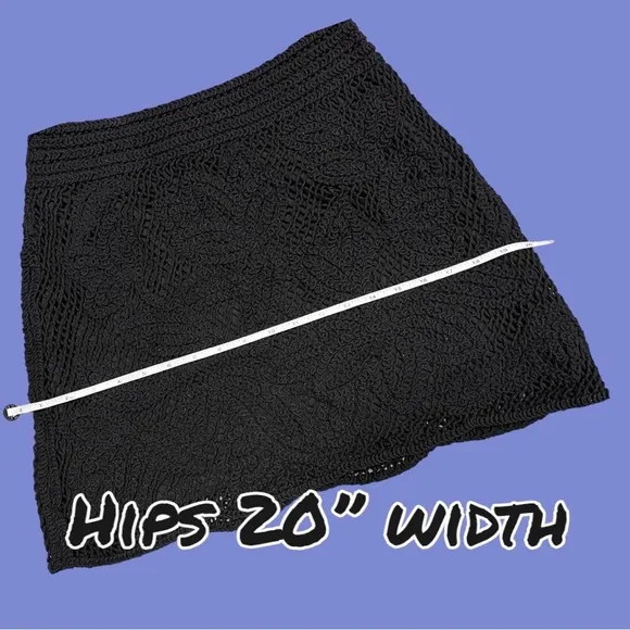 NWOT Vernacular crotchet mini skirt in black. Size Small 🌺