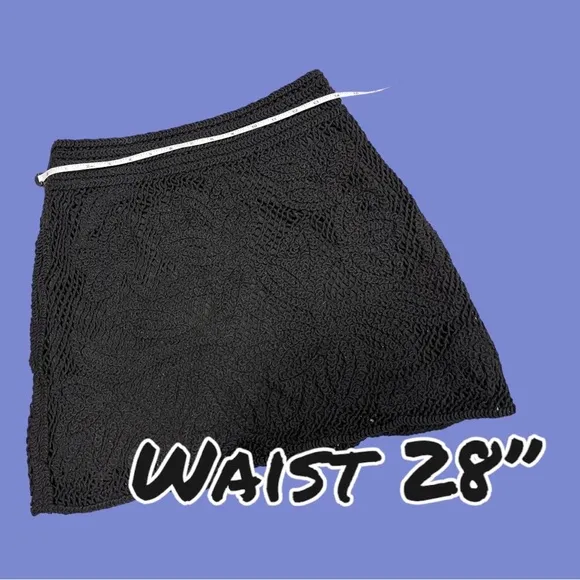 NWOT Vernacular crotchet mini skirt in black. Size Small 🌺