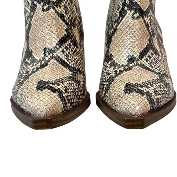 NWOT VINCE CAMUTO Gravana Snake Skin Knee High Boots Women's Size 7 EU 37.5
