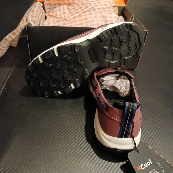 NWT, Bass Outdoors Womens Maroon Loafers. Sz 7 THESE ARE WOMENS! A.I.🤷‍♀️